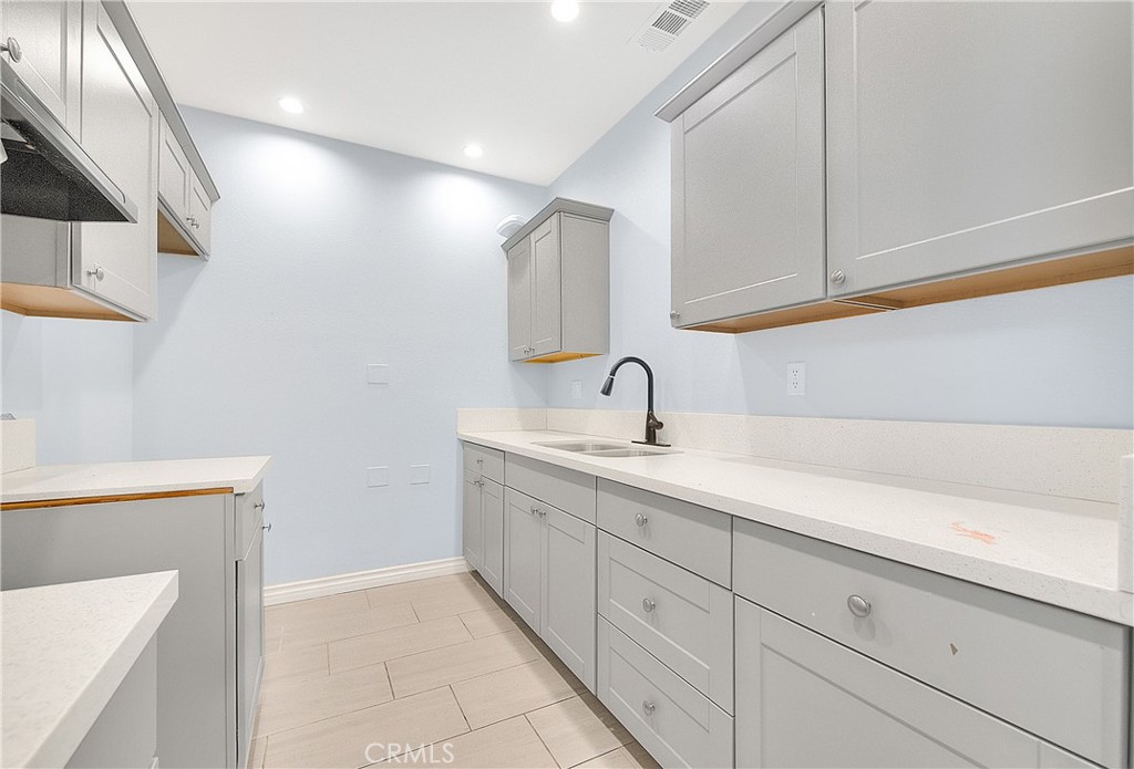 9279 Mango Avenue Property Photo 7