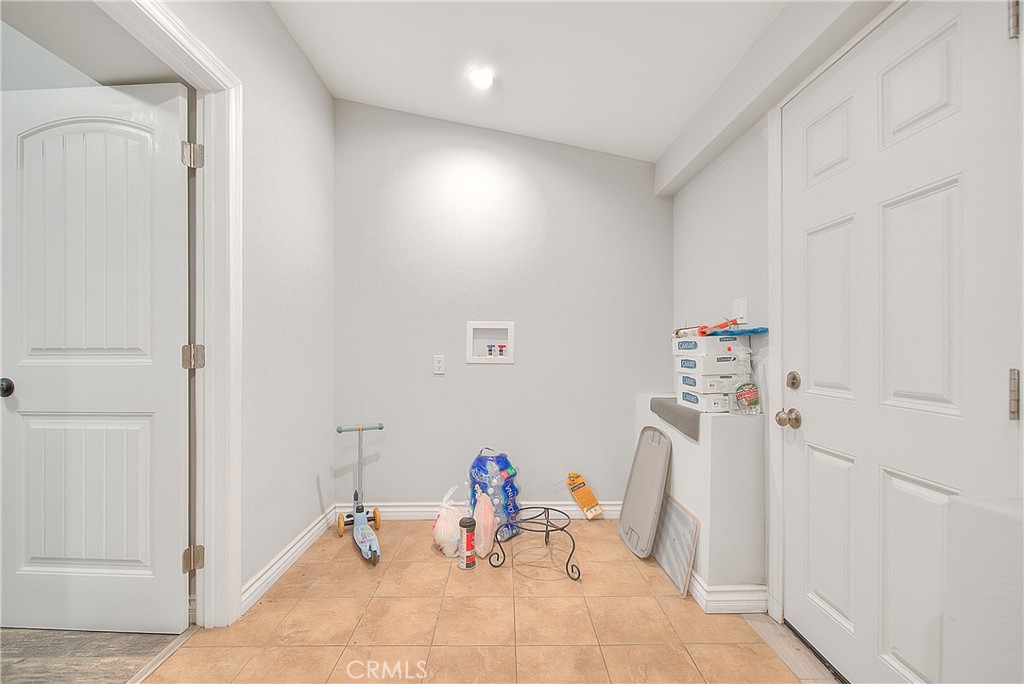 9279 Mango Avenue Property Photo 28