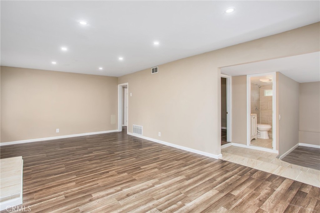 2447 Victoria Street Property Photo 5