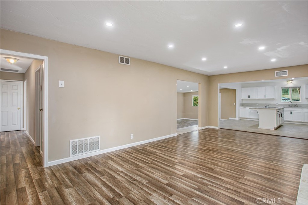 2447 Victoria Street Property Photo 6