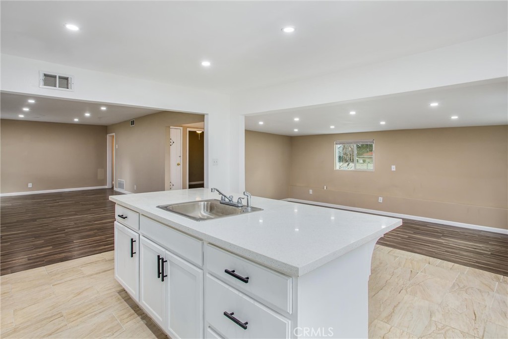 2447 Victoria Street Property Photo 12