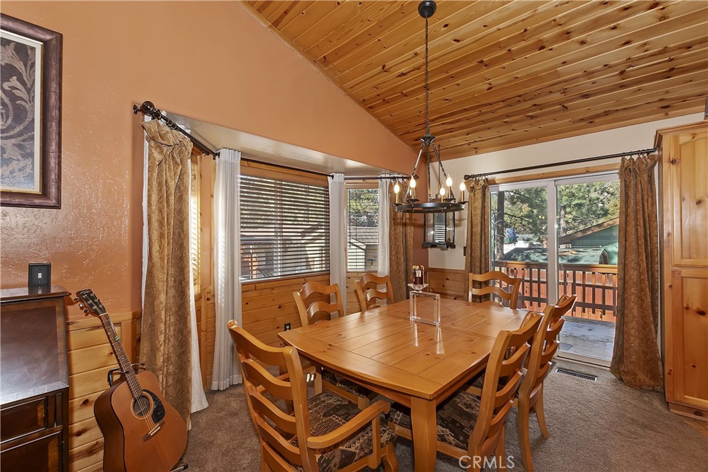525 E Angeles Boulevard Property Photo 7