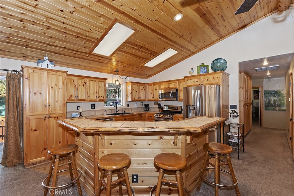 525 E Angeles Boulevard Property Photo 9