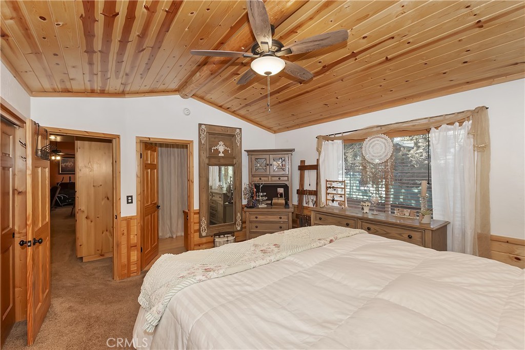 525 E Angeles Boulevard Property Photo 14