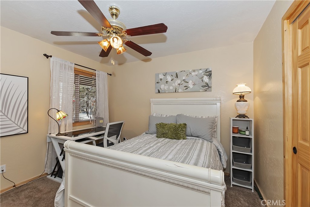 525 E Angeles Boulevard Property Photo 17
