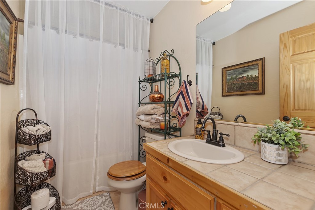 525 E Angeles Boulevard Property Photo 19