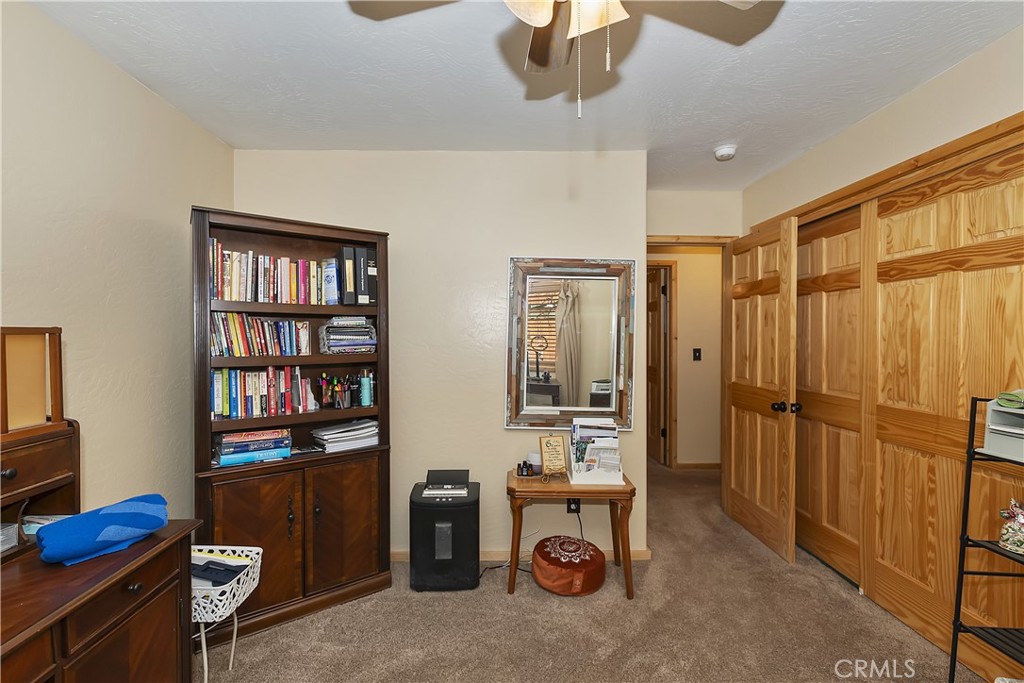 525 E Angeles Boulevard Property Photo 21