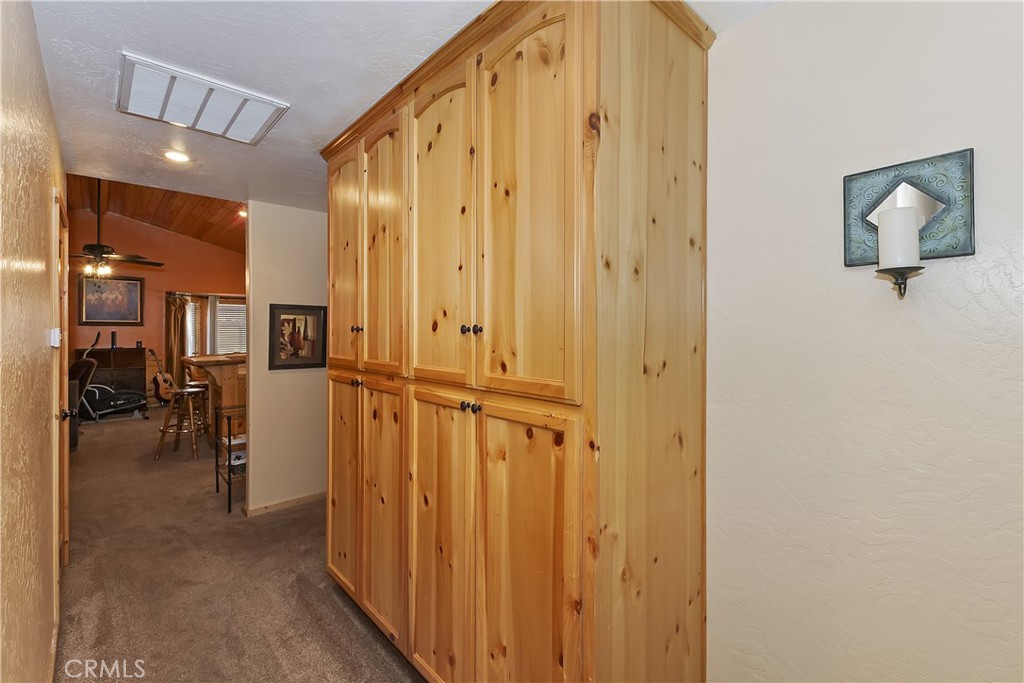 525 E Angeles Boulevard Property Photo 22