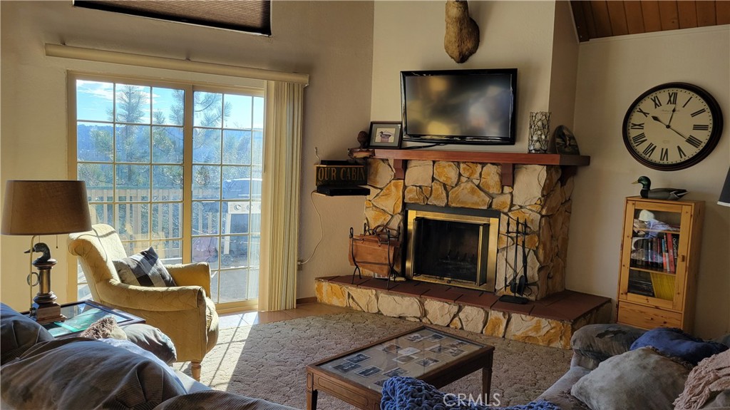 1239 Yosemite Drive Property Photo 6