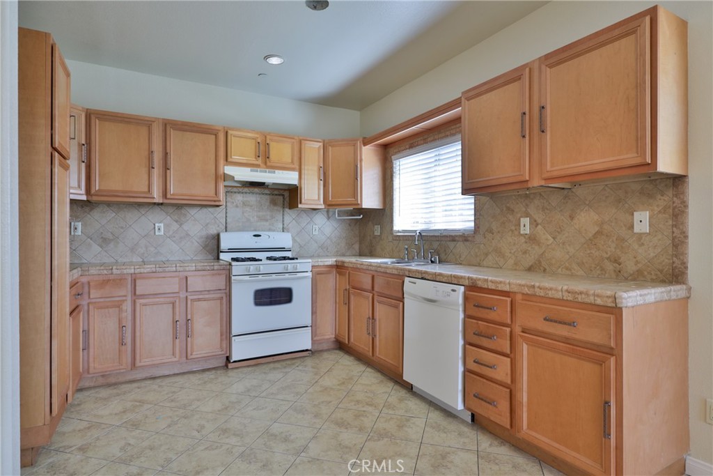 1232 E Ralston Avenue Property Photo 8