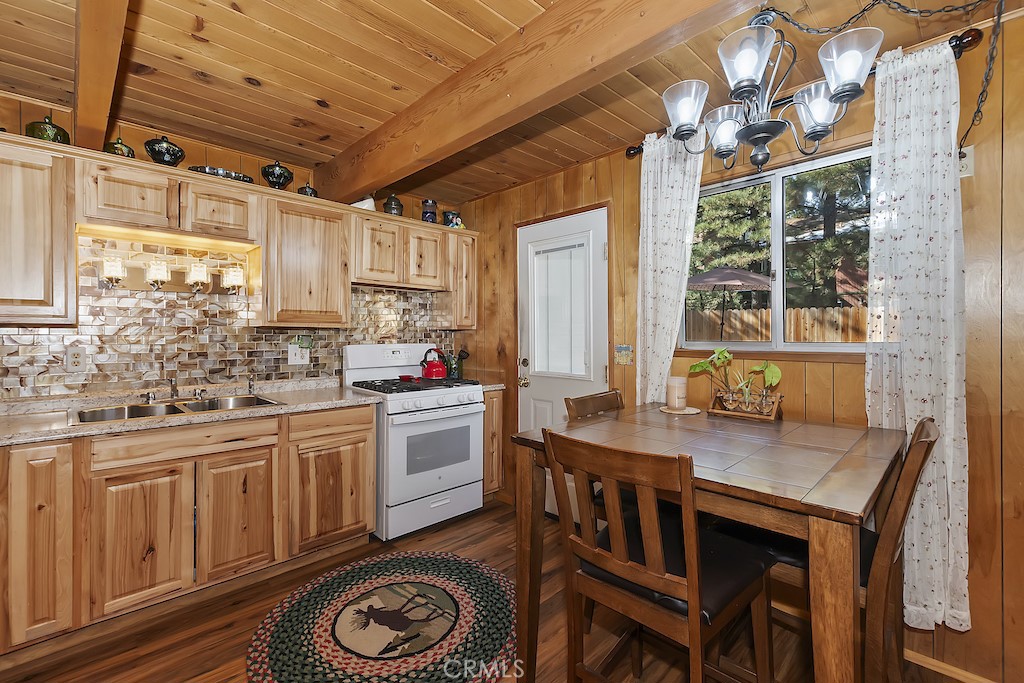 1109 Hemlock Lane Property Photo 11