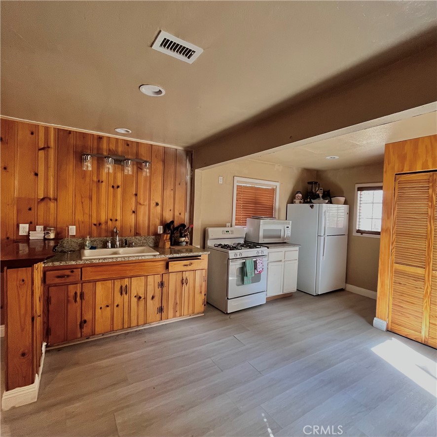 745 Sunset Lane Property Photo 7