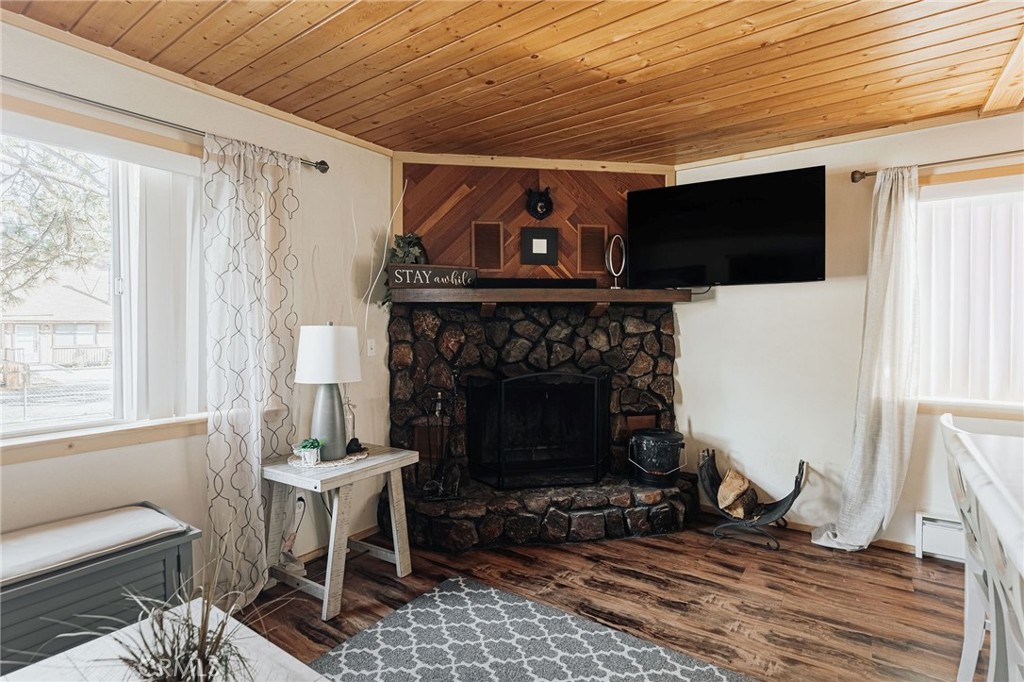 594 Kern Avenue Property Photo 4