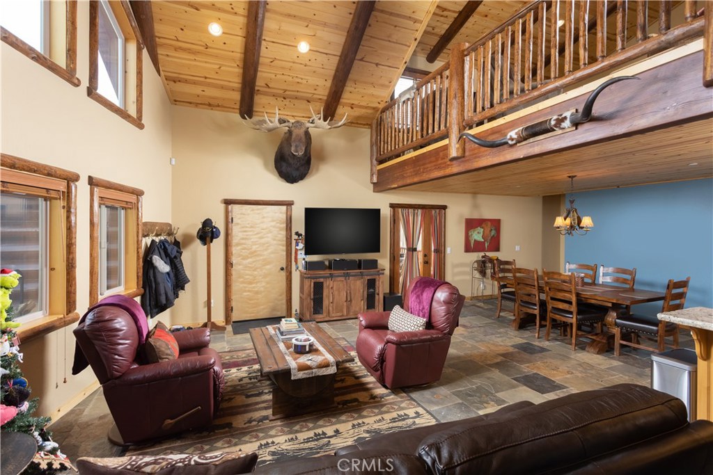 1389 Flintridge Avenue Property Photo 3