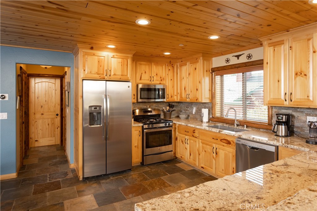 1389 Flintridge Avenue Property Photo 6