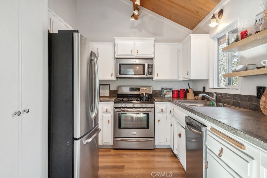 43121 Grizzly Road Property Photo 10