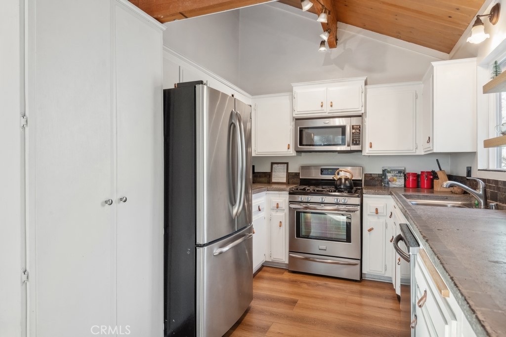 43121 Grizzly Road Property Photo 10