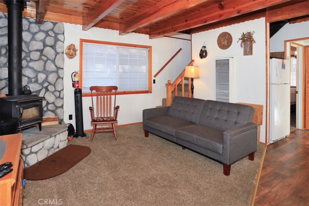 631 Los Angeles Avenue Property Photo 6