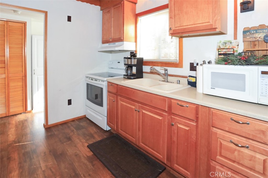 631 Los Angeles Avenue Property Photo 11