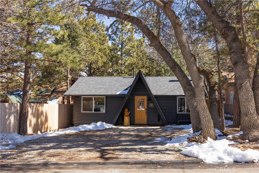 737 Sunset Lane Property Photo