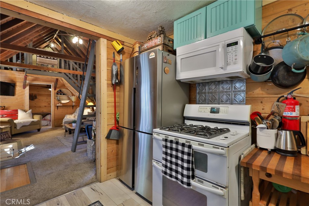 23802 Wildwood Lane Property Photo 14