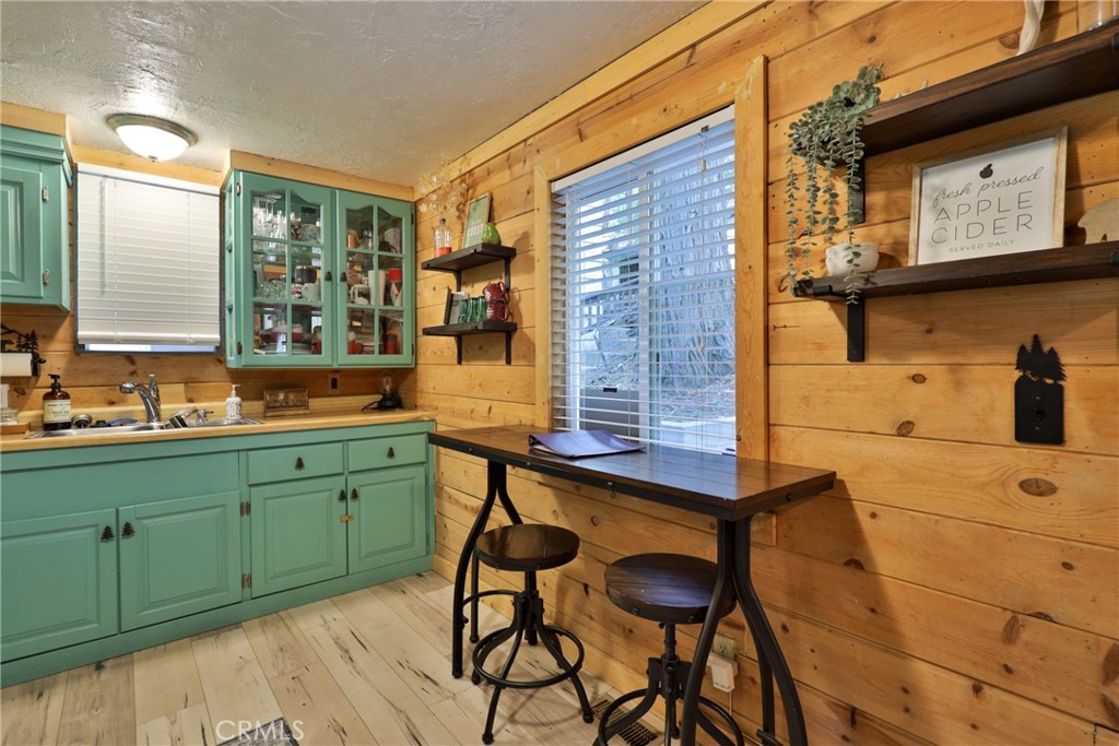 23802 Wildwood Lane Property Photo 15