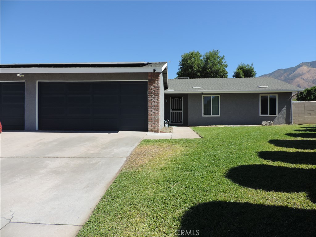 1741 Catalpa Avenue Property Photo 1