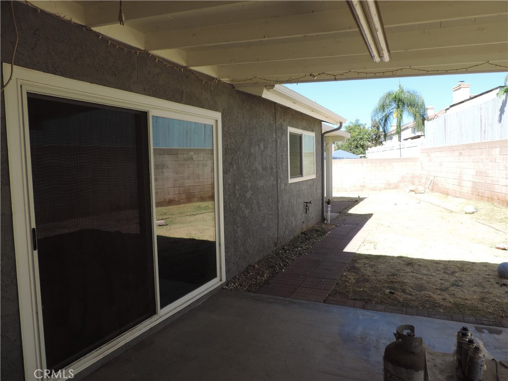 1741 Catalpa Avenue Property Photo 4