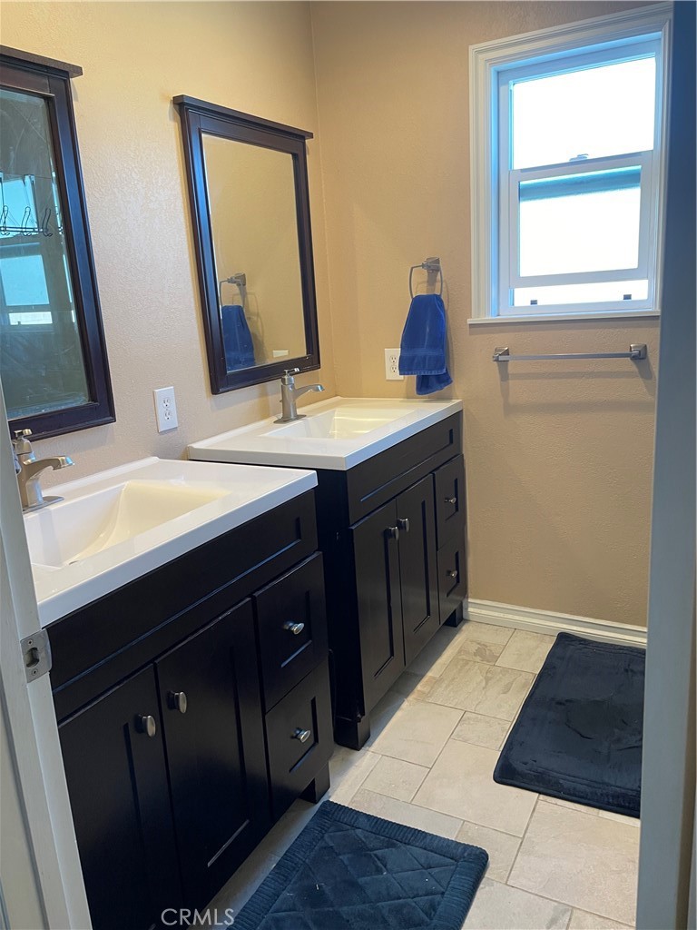 1741 Catalpa Avenue Property Photo 32