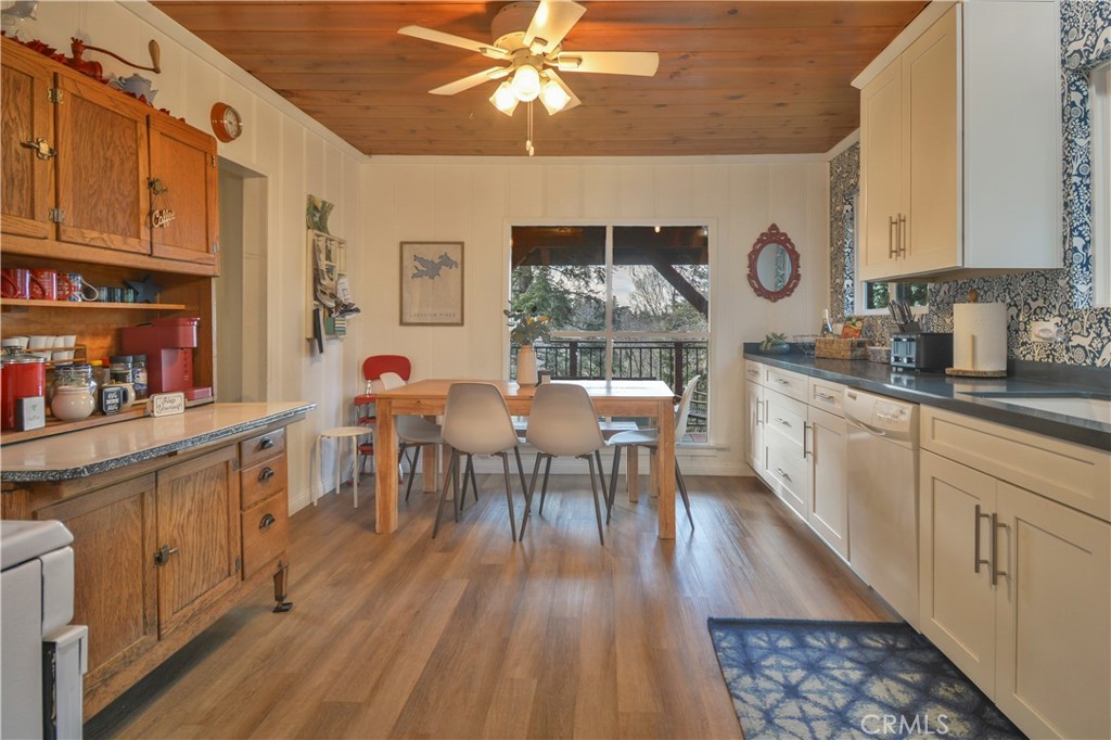 526 Dover Court Property Photo 8