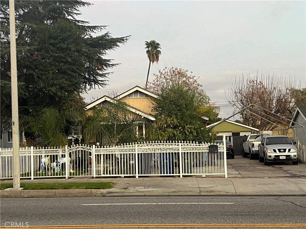 3245 N E Street Property Photo 1