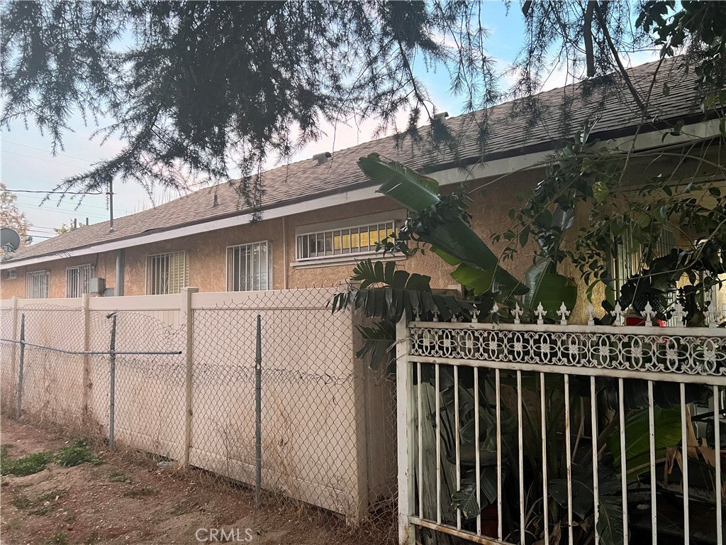 3245 N E Street Property Photo 3