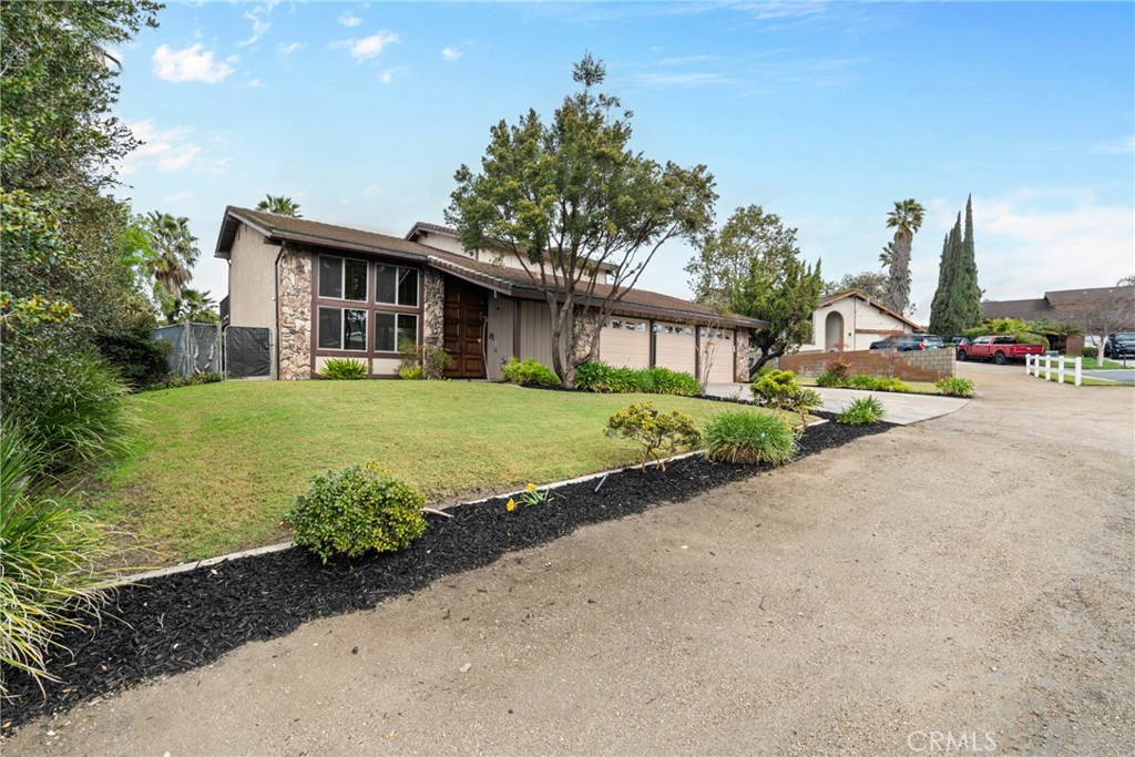 2366 Golden Gate Circle Property Photo