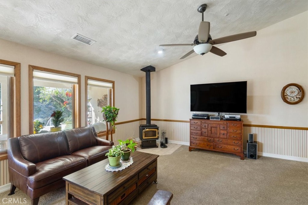 13154 Oak Crest Drive Property Photo 13