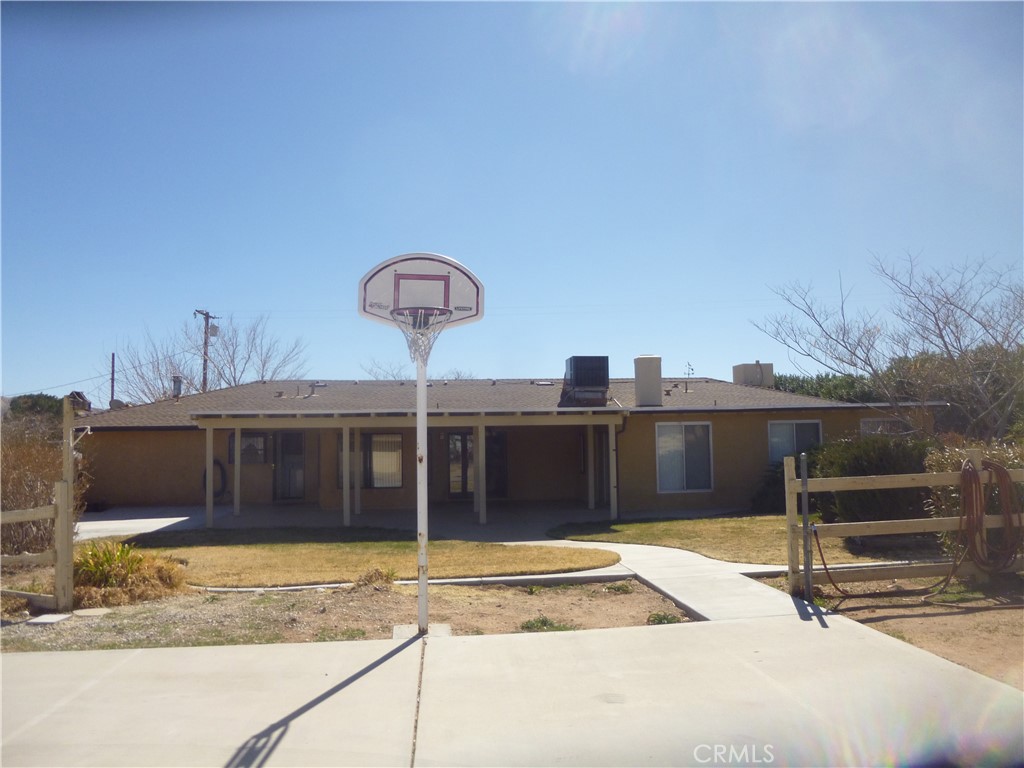 18530 Plumas Street Property Photo 6