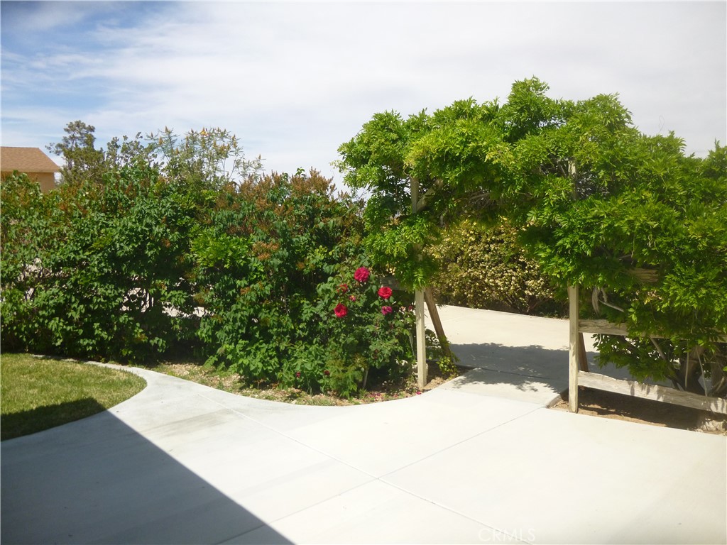 18530 Plumas Street Property Photo 7