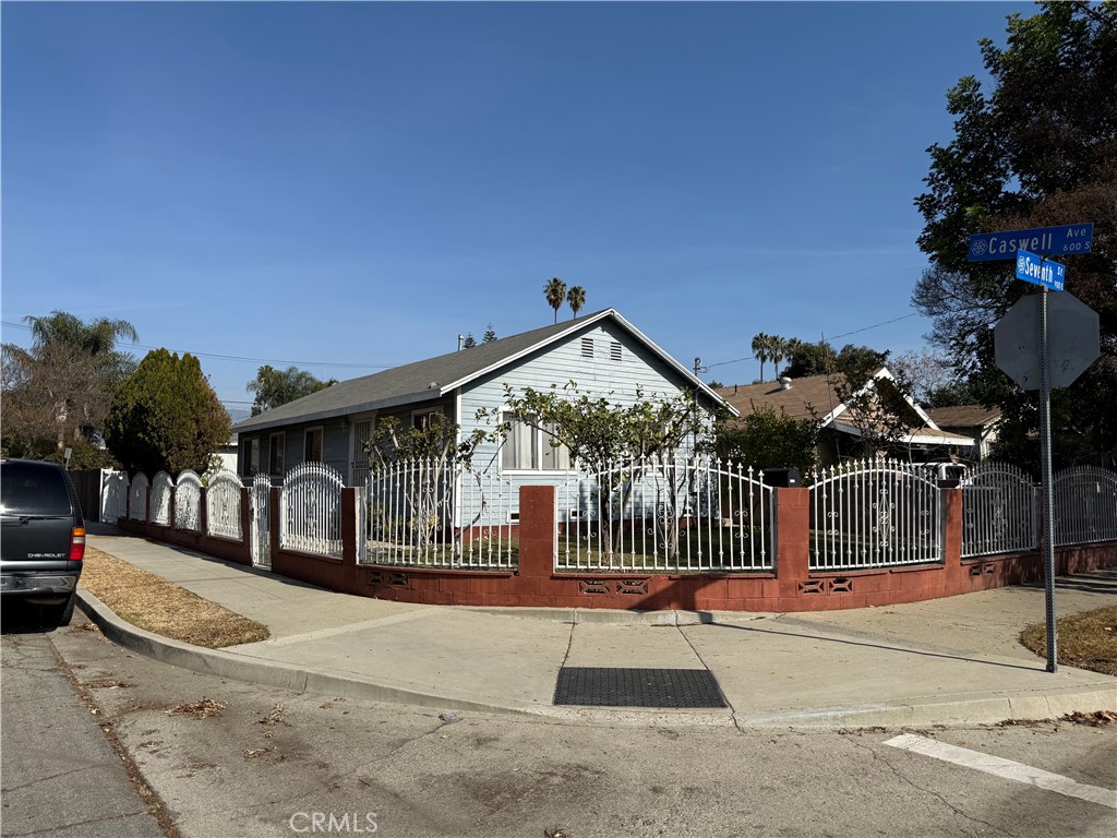 903 E 7th Street Property Photo 1