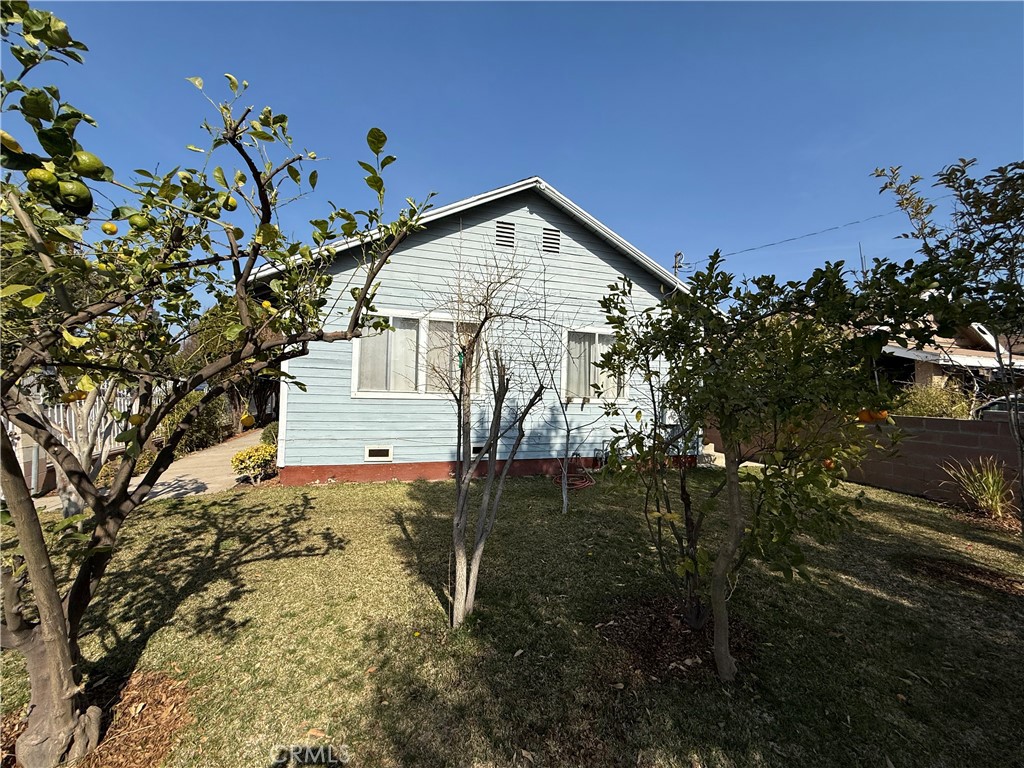 903 E 7th Street Property Photo 4