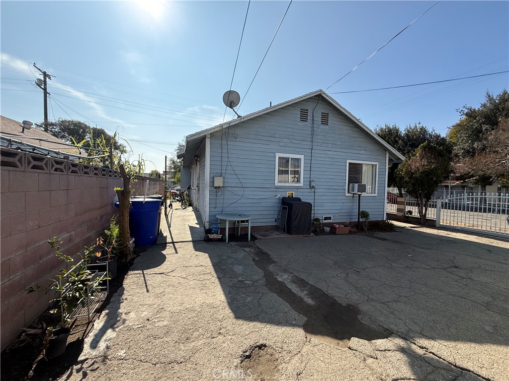 903 E 7th Street Property Photo 6
