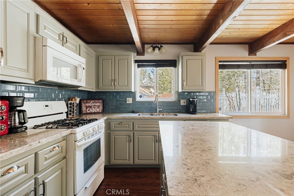 40138 Hillcrest Drive Property Photo 15