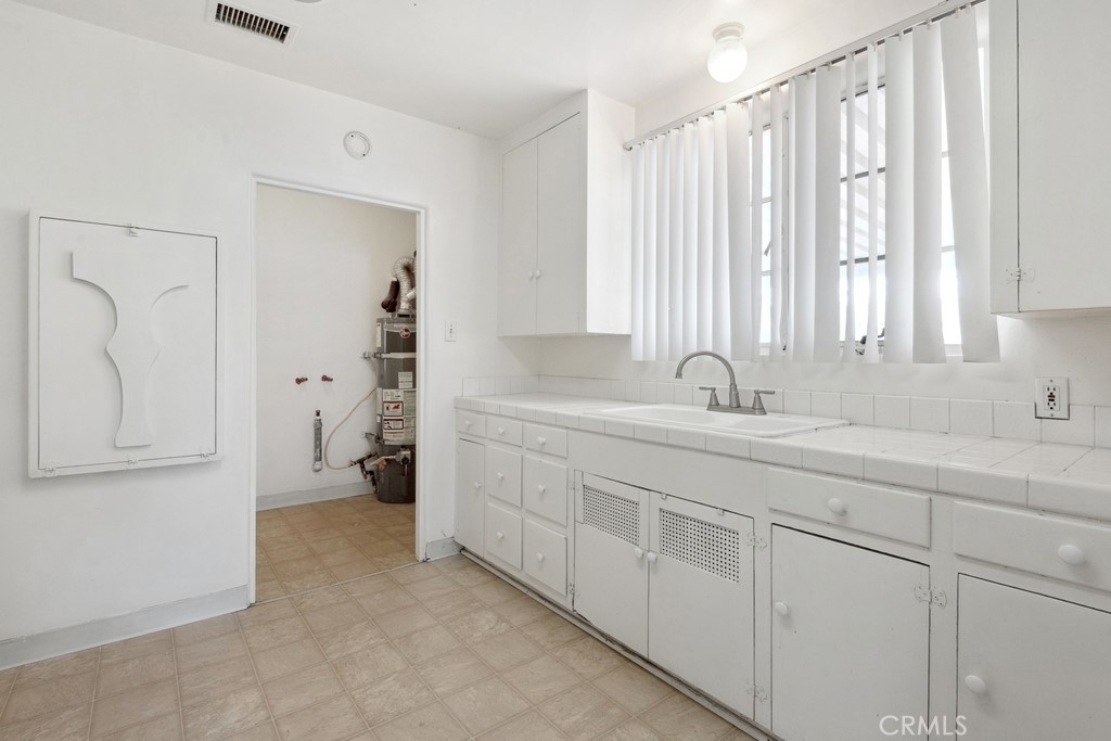 331 W 25th Street Property Photo 14
