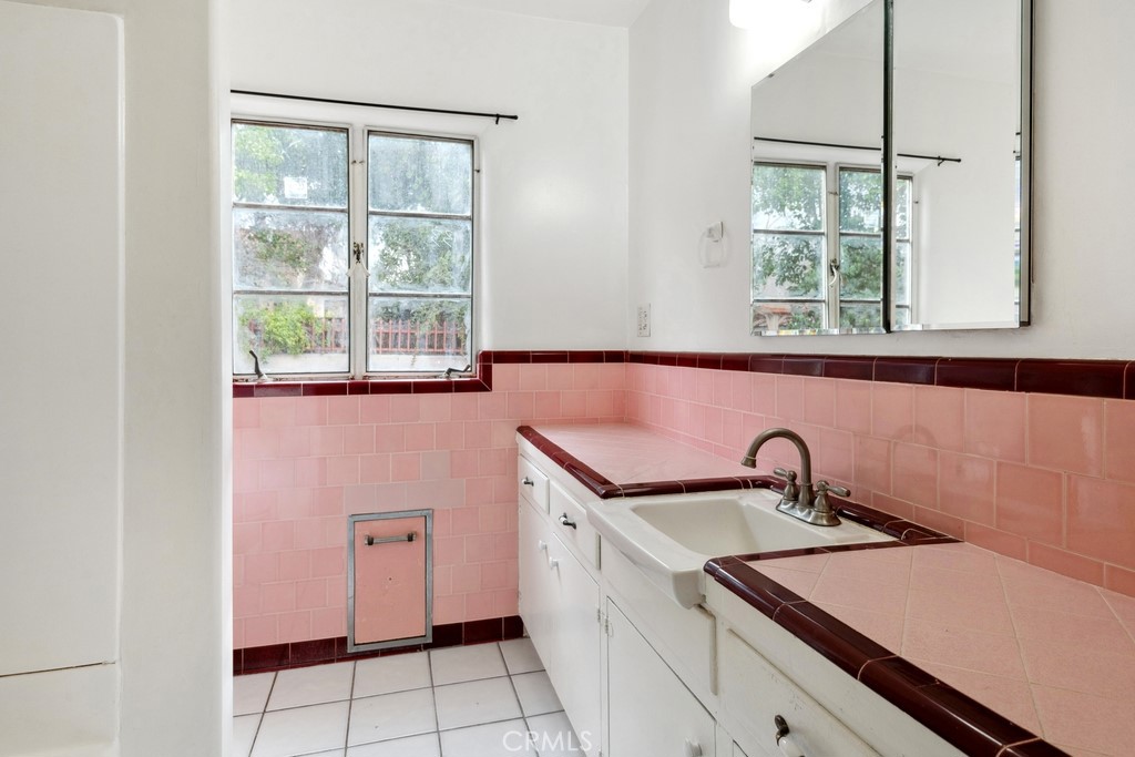 331 W 25th Street Property Photo 20