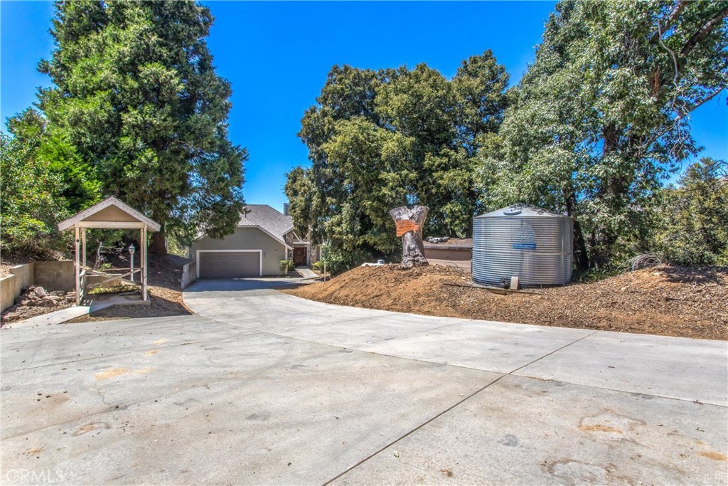 39001 Harris Road Property Photo 5