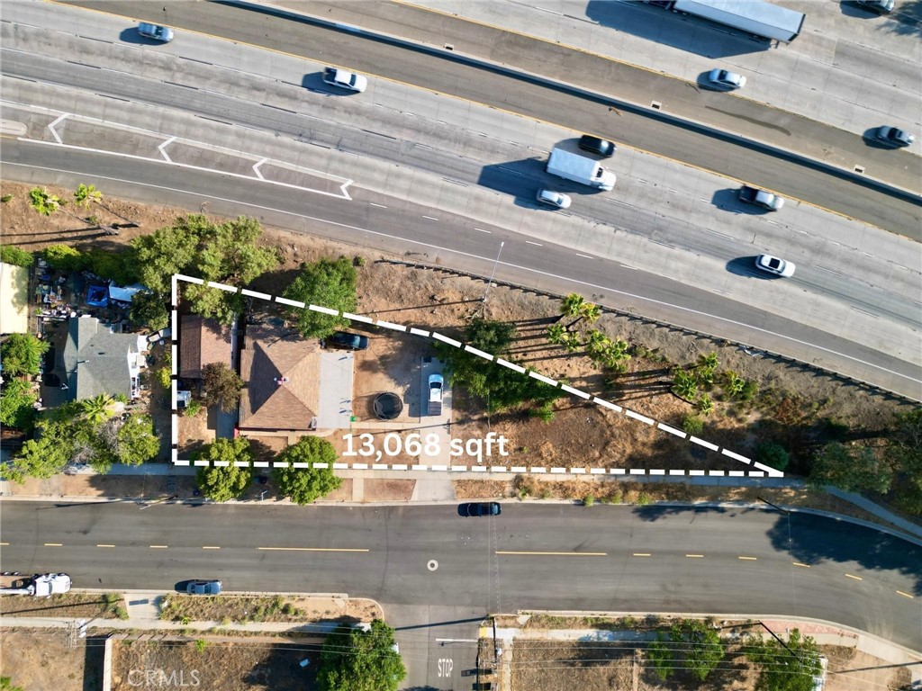 207 E 5th Street Property Photo 2