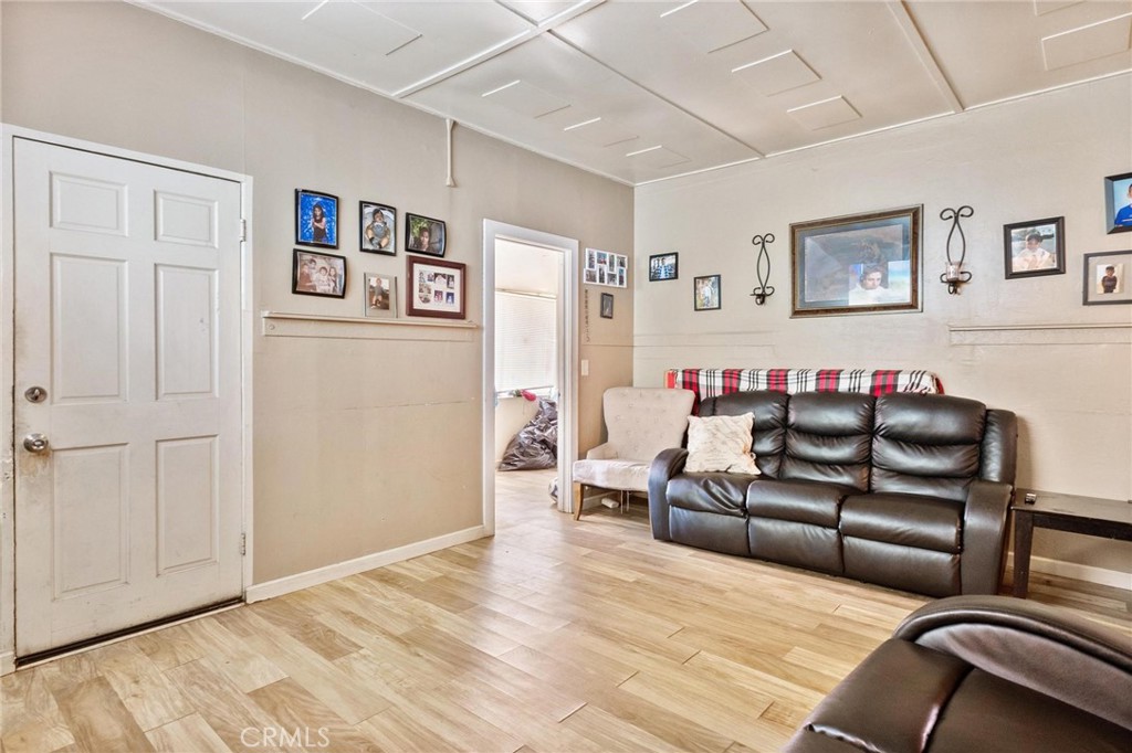 207 E 5th Street Property Photo 7