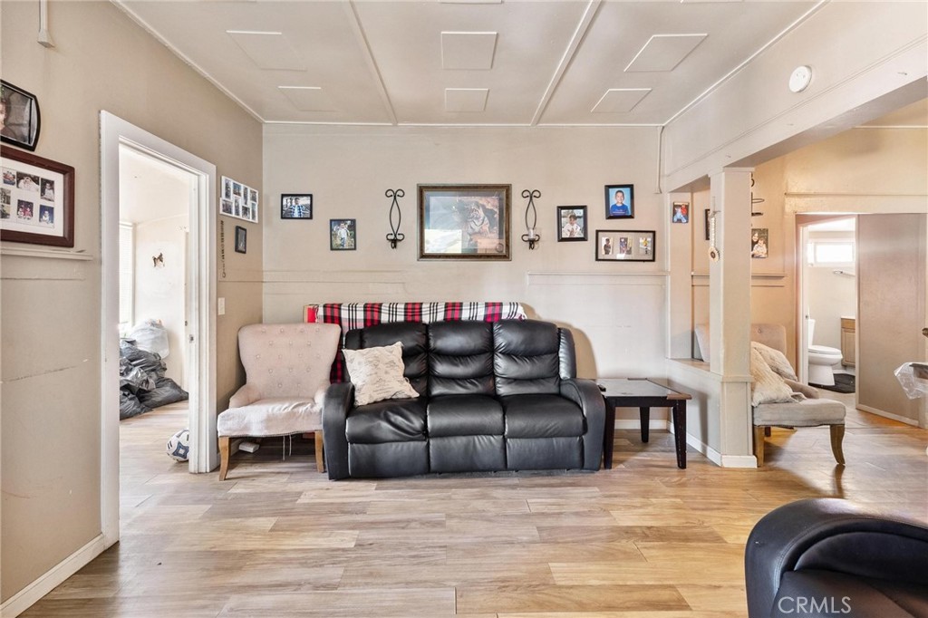 207 E 5th Street Property Photo 9