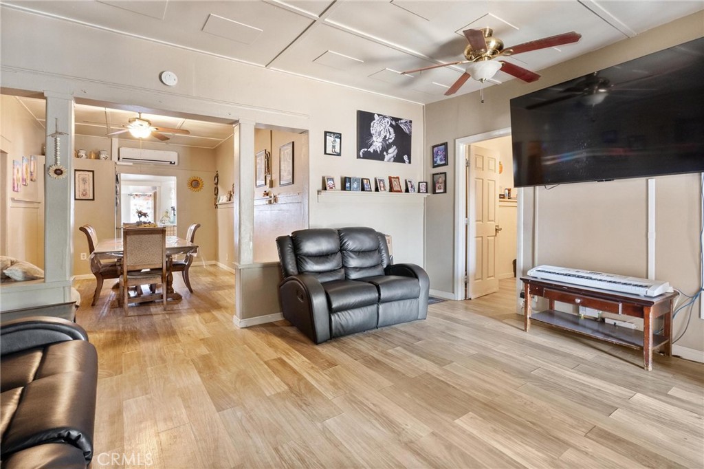 207 E 5th Street Property Photo 11