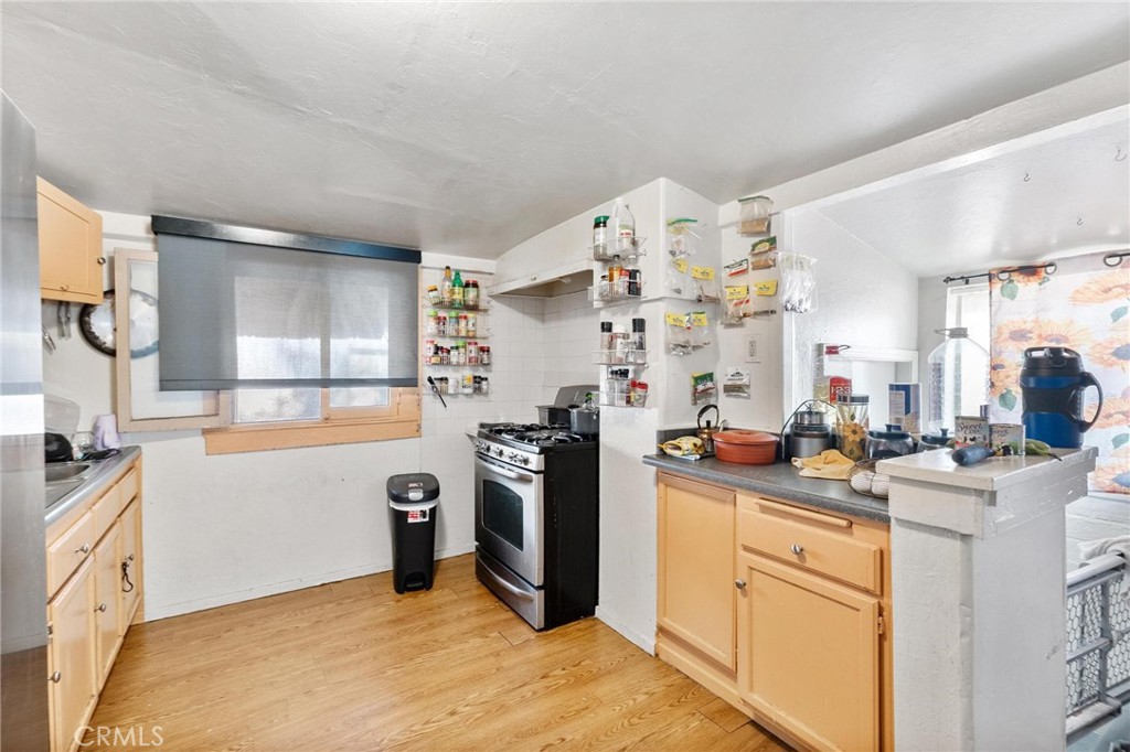 207 E 5th Street Property Photo 12