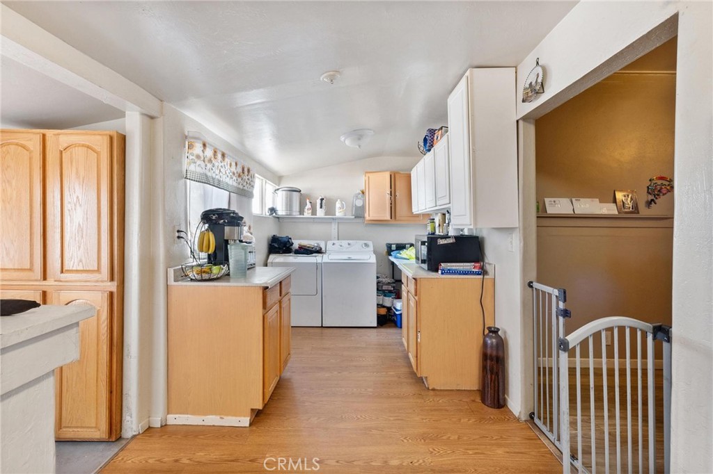 207 E 5th Street Property Photo 16