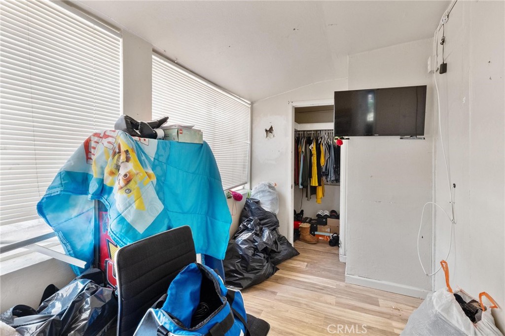 207 E 5th Street Property Photo 28